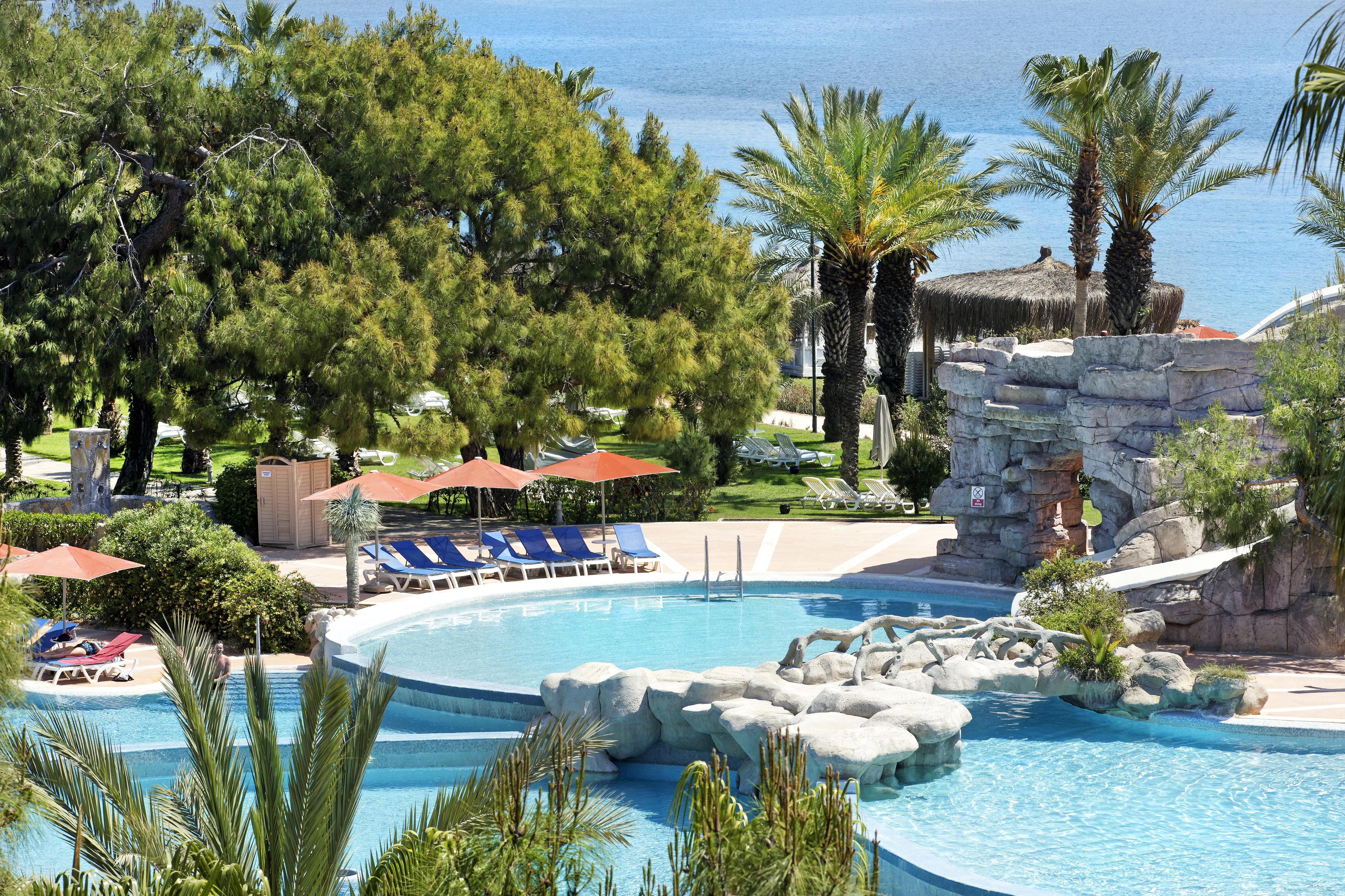 فندق مارتي ميرا تيكيروفا المظهر الخارجي الصورة The swimming pool at the Mirage