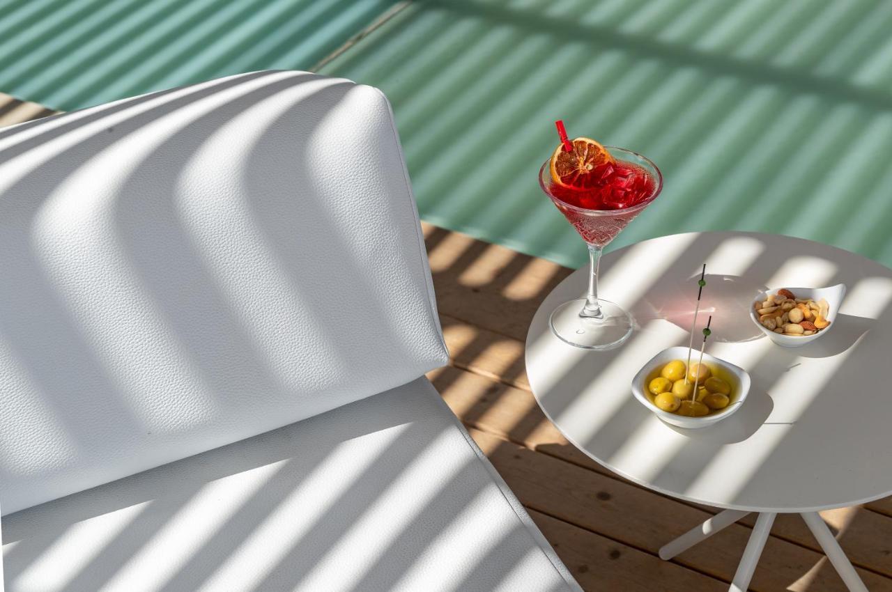 فندق مارتي ميرا تيكيروفا المظهر الخارجي الصورة A Campari cocktail