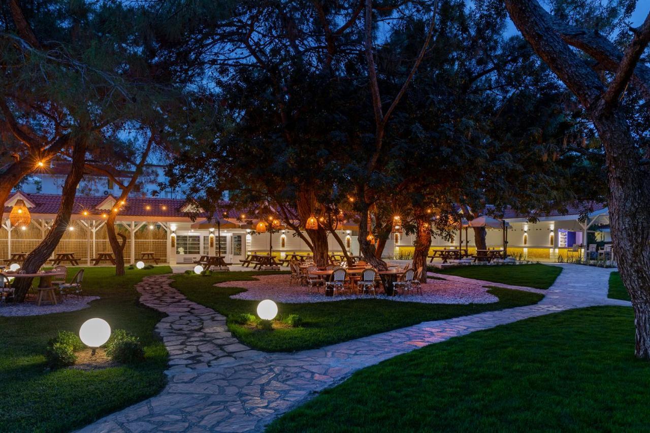 فندق مارتي ميرا تيكيروفا المظهر الخارجي الصورة The garden of the hotel