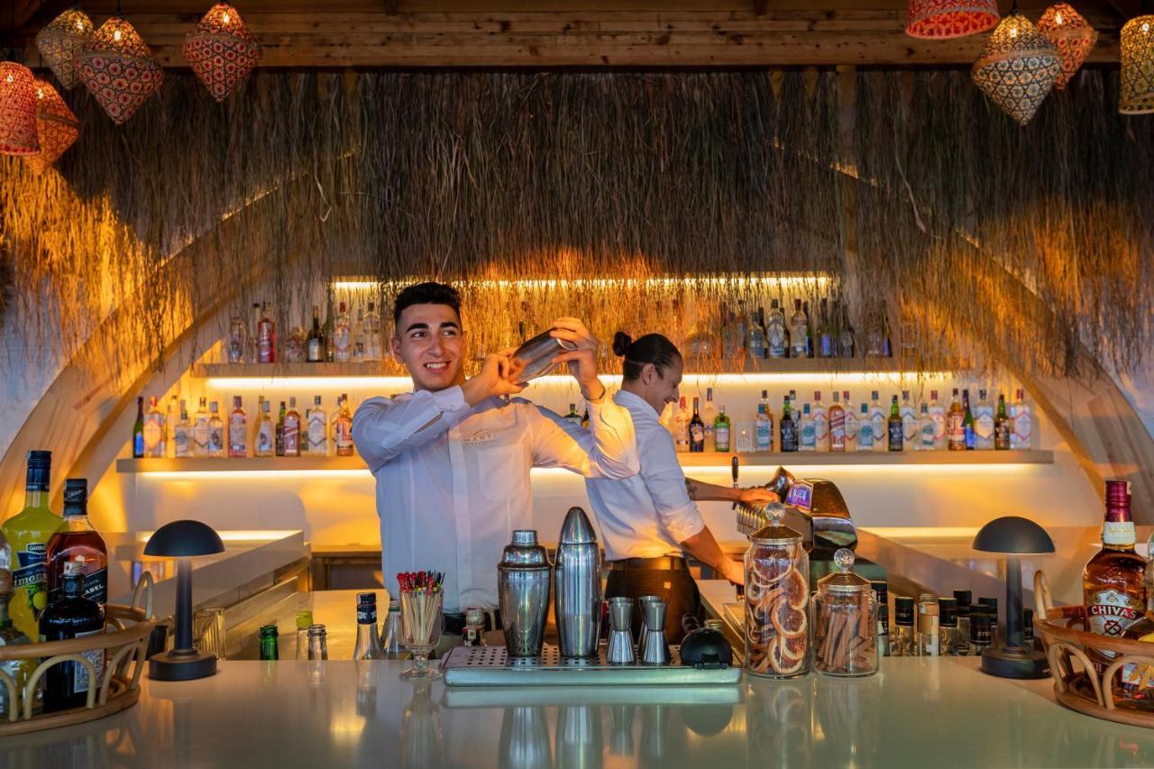 فندق مارتي ميرا تيكيروفا المظهر الخارجي الصورة The bar at the restaurant