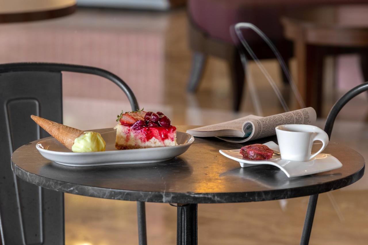 فندق مارتي ميرا تيكيروفا المظهر الخارجي الصورة A typical Italian coffee table