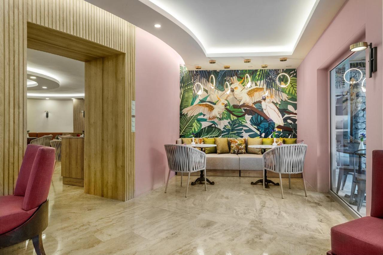 فندق مارتي ميرا تيكيروفا المظهر الخارجي الصورة The lobby of the hotel