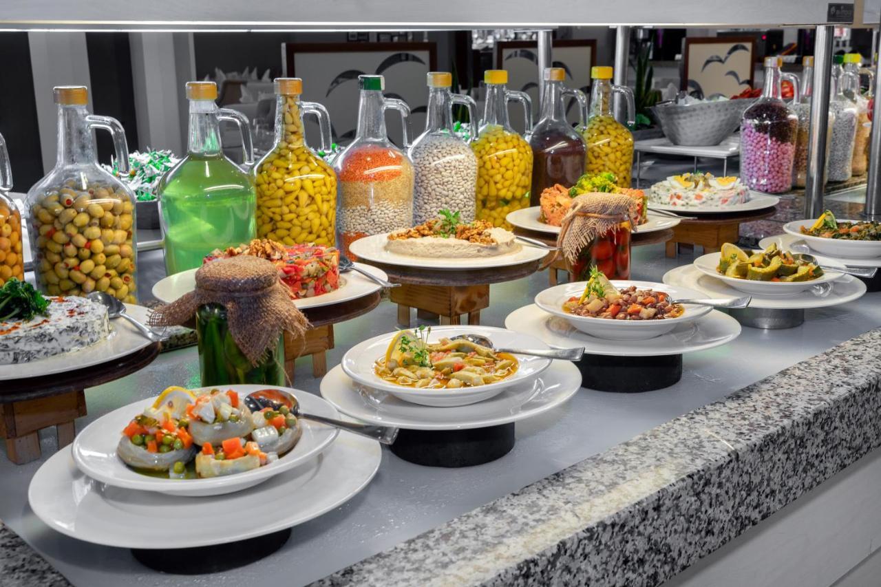 فندق مارتي ميرا تيكيروفا المظهر الخارجي الصورة A selection of meze