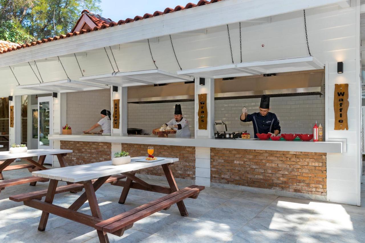 فندق مارتي ميرا تيكيروفا المظهر الخارجي الصورة The kitchen at the restaurant