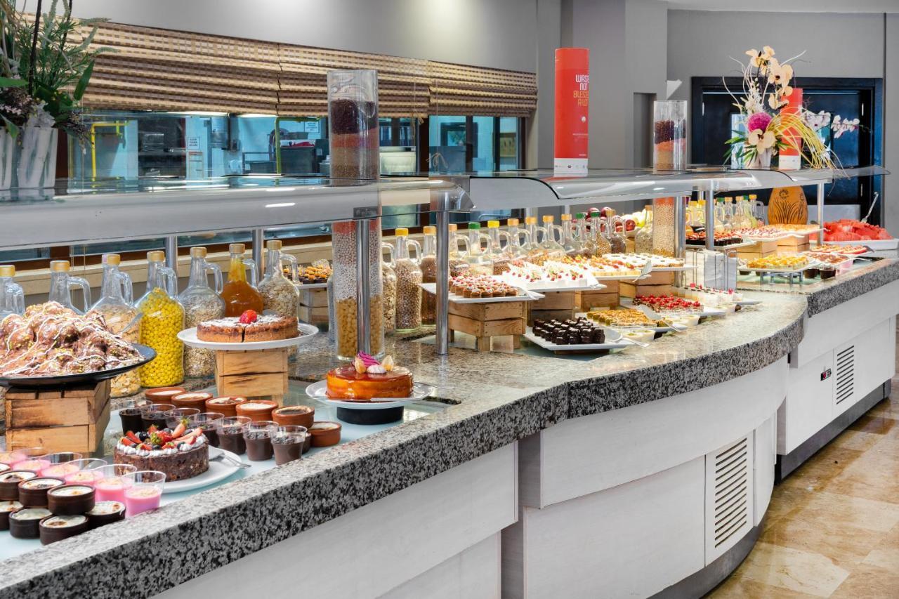 فندق مارتي ميرا تيكيروفا المظهر الخارجي الصورة A dessert buffet