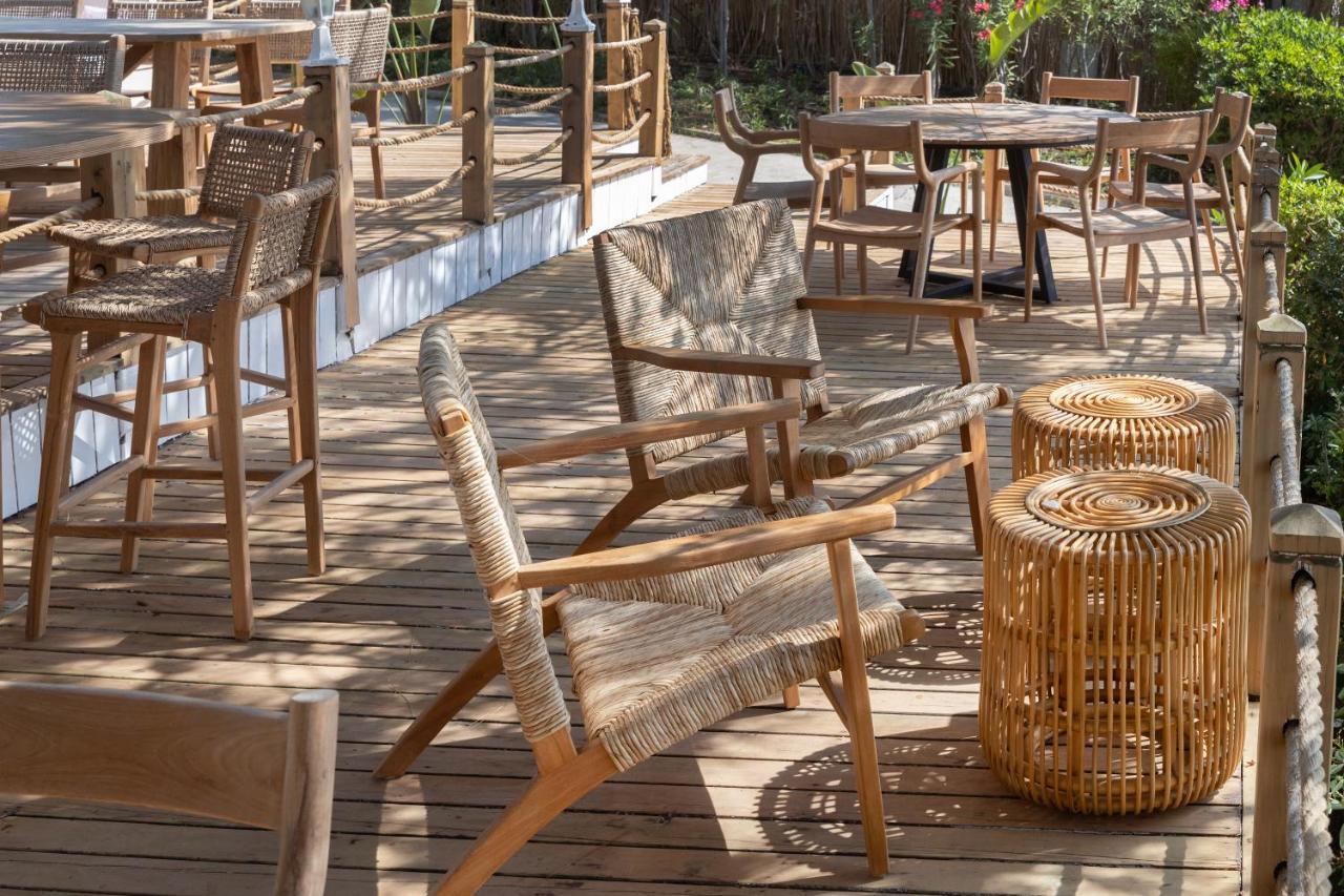 فندق مارتي ميرا تيكيروفا المظهر الخارجي الصورة Outdoor furniture