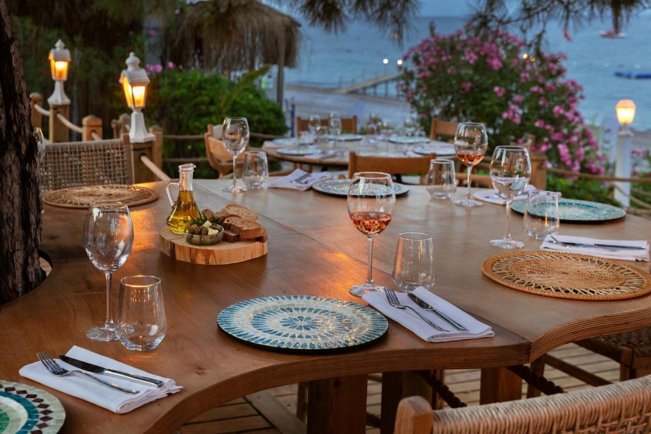 فندق مارتي ميرا تيكيروفا المظهر الخارجي الصورة The restaurant at the beach